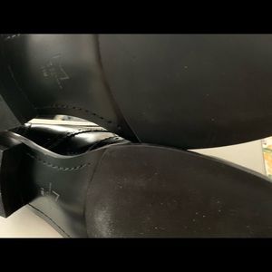 Wing tip laced up oxford